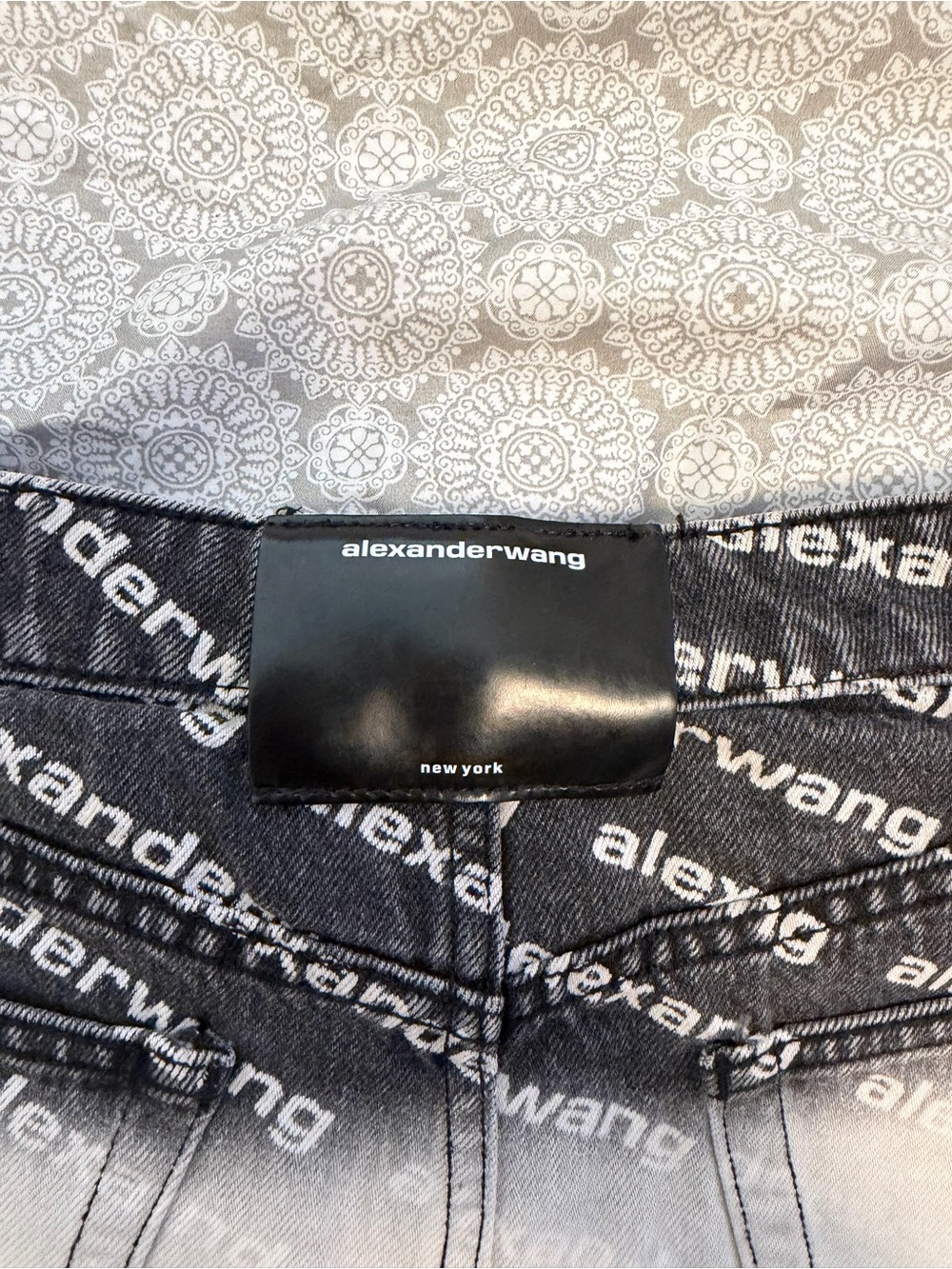 Alexander Wang Logo Shorts - Picture 4 of 4